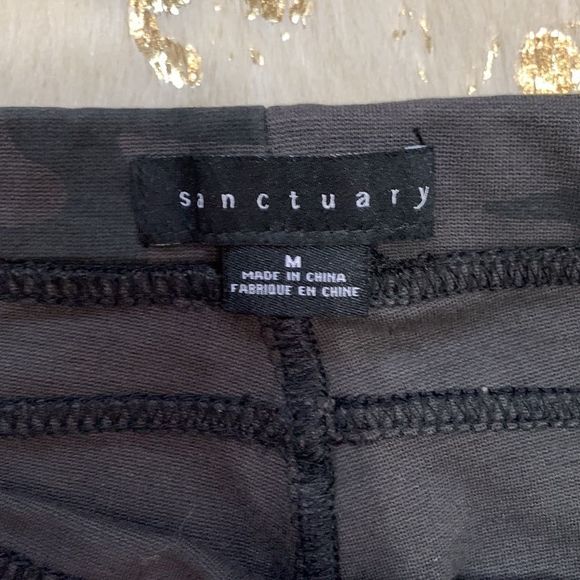 NWOT Sanctuary Camo Jeggings Back Pockets Sculpted Booty Medium 💗 - Picture 3 of 6